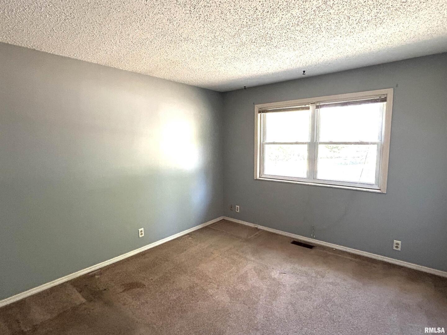 744 Cardinal Road Carbondale, IL 62901 - Photo 24 of 38 an empty room with a window