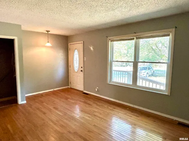 $189,500 | 744 Cardinal Road, Carbondale, IL 62901