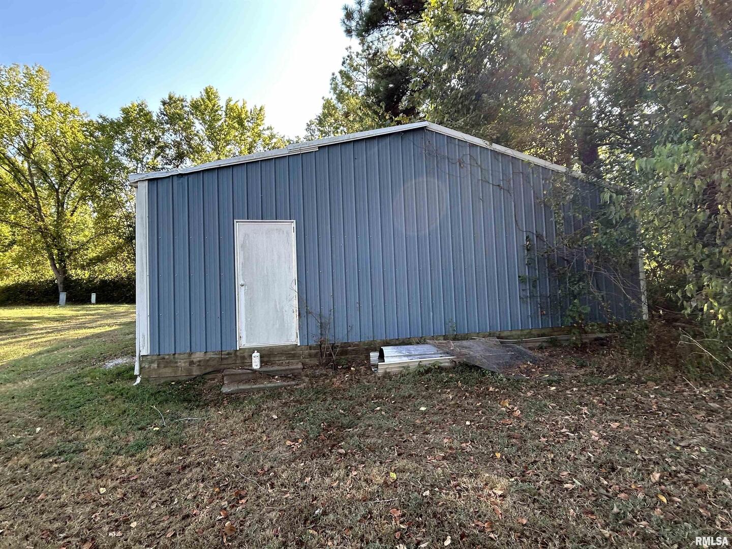 744 Cardinal Road Carbondale, IL 62901 - Photo 36 of 38 a backyard of a house