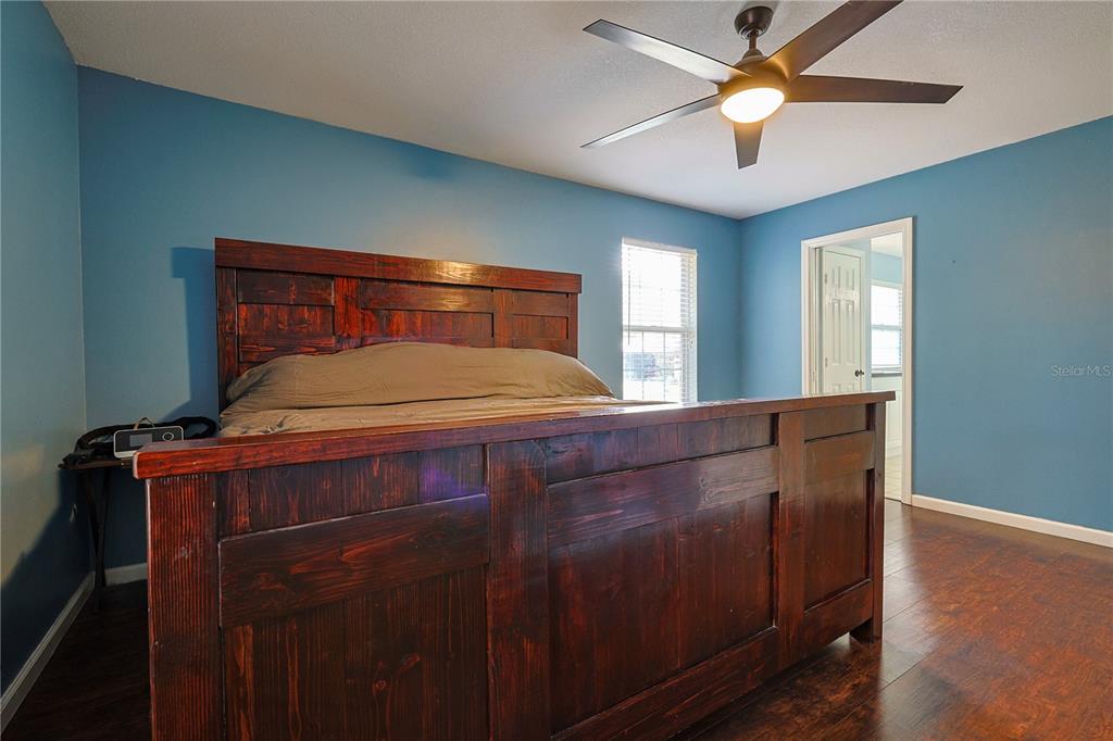 166 Southwest Hancock Court Lake City, FL 32024 - Photo 16 of 37 a room with a bed and a ceiling fan