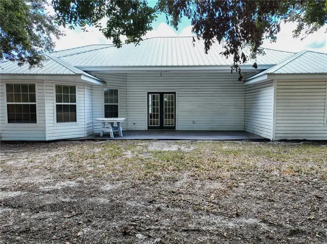 a view of a house with a backyard