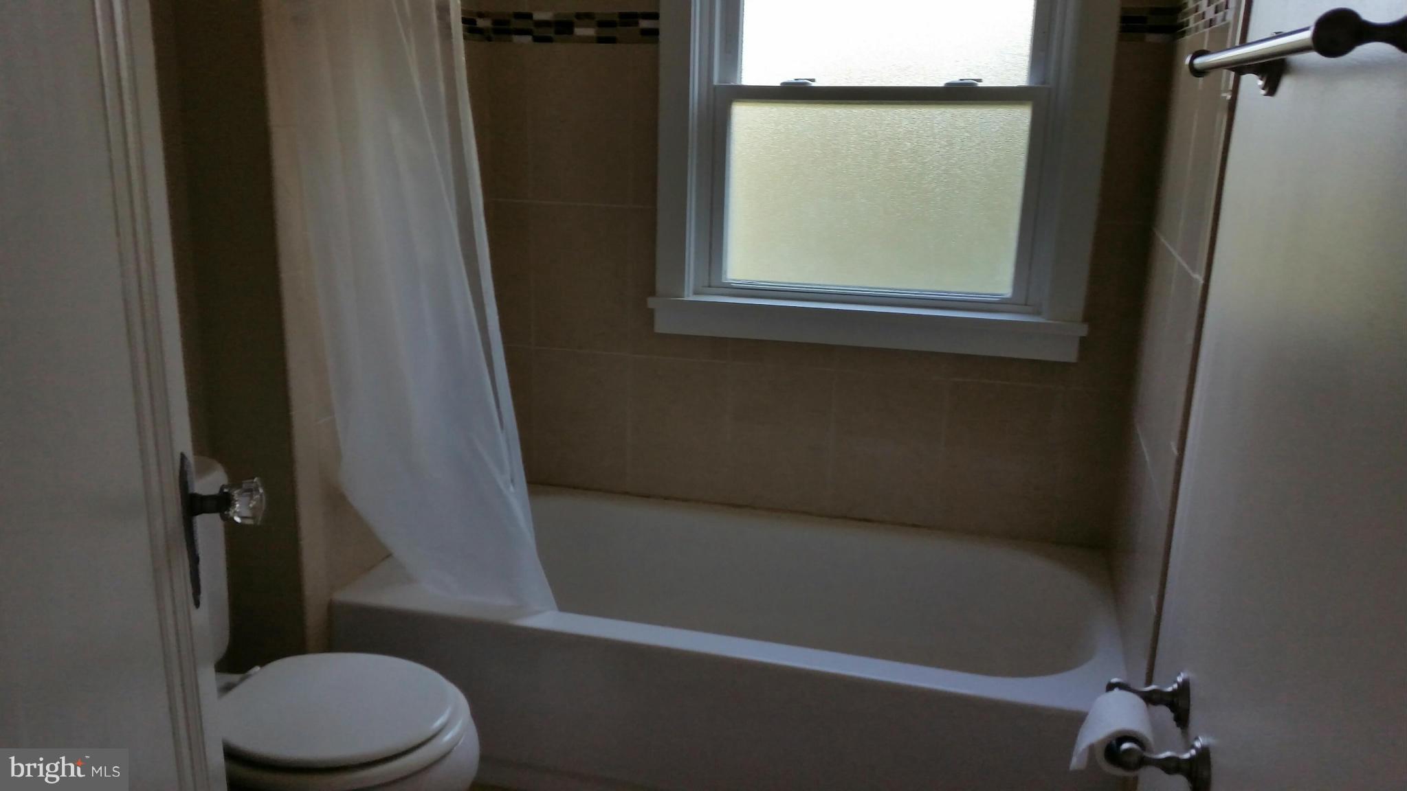 114 Hamilton Avenue Silver Spring, MD 20901 - Photo 18 of 25 Bath