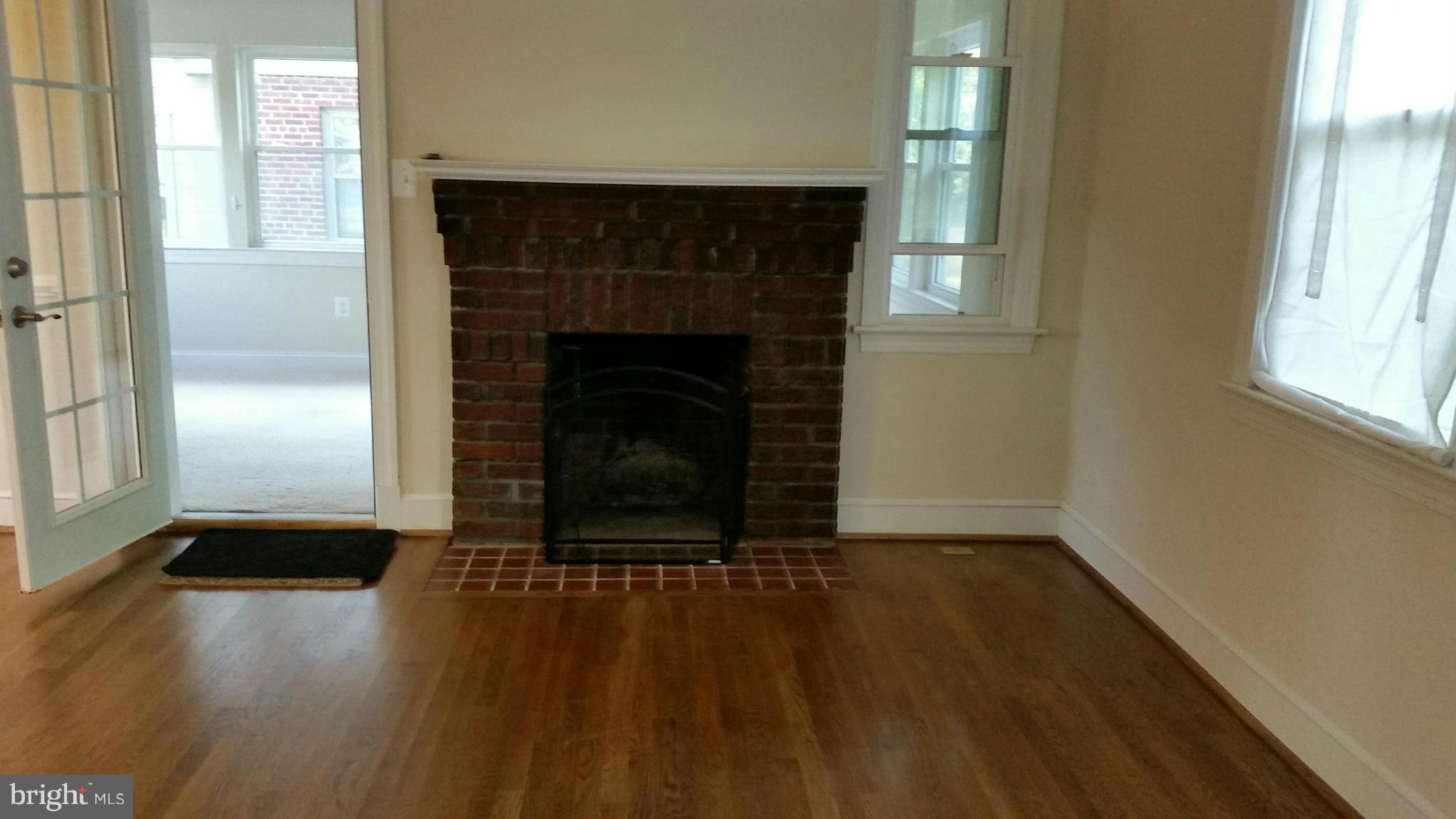 114 Hamilton Avenue Silver Spring, MD 20901 - Photo 8 of 25 Living Room