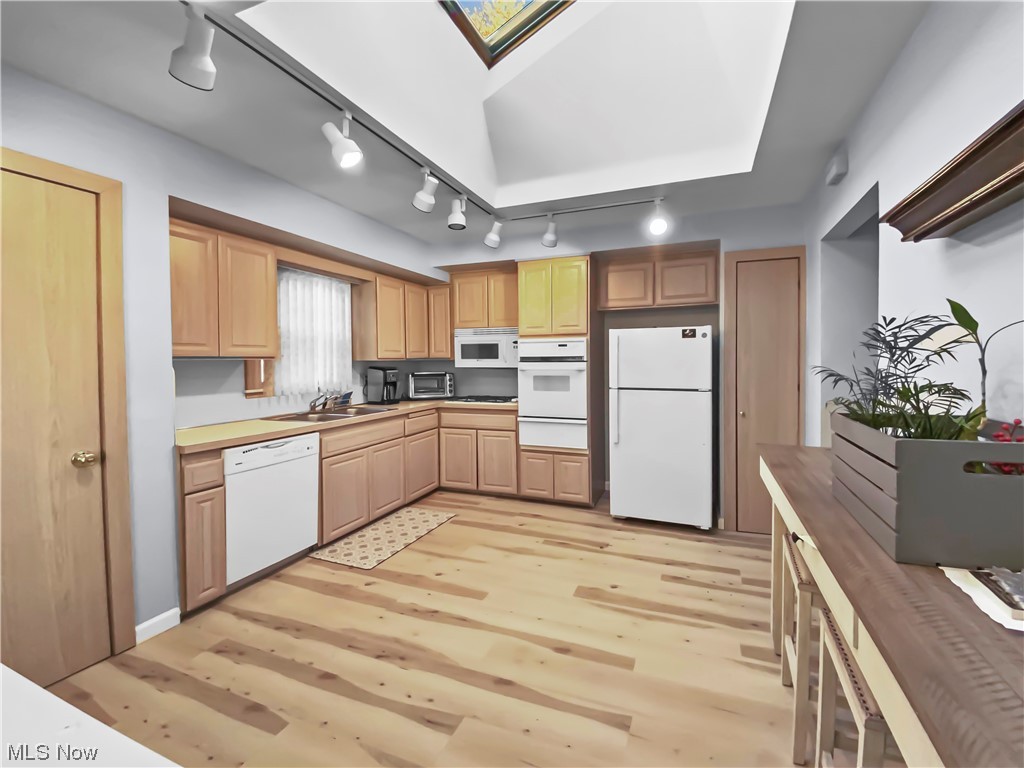 1631 Chelmsford Road Cleveland, OH 44124 - Photo 9 of 21 Gallery Image 9