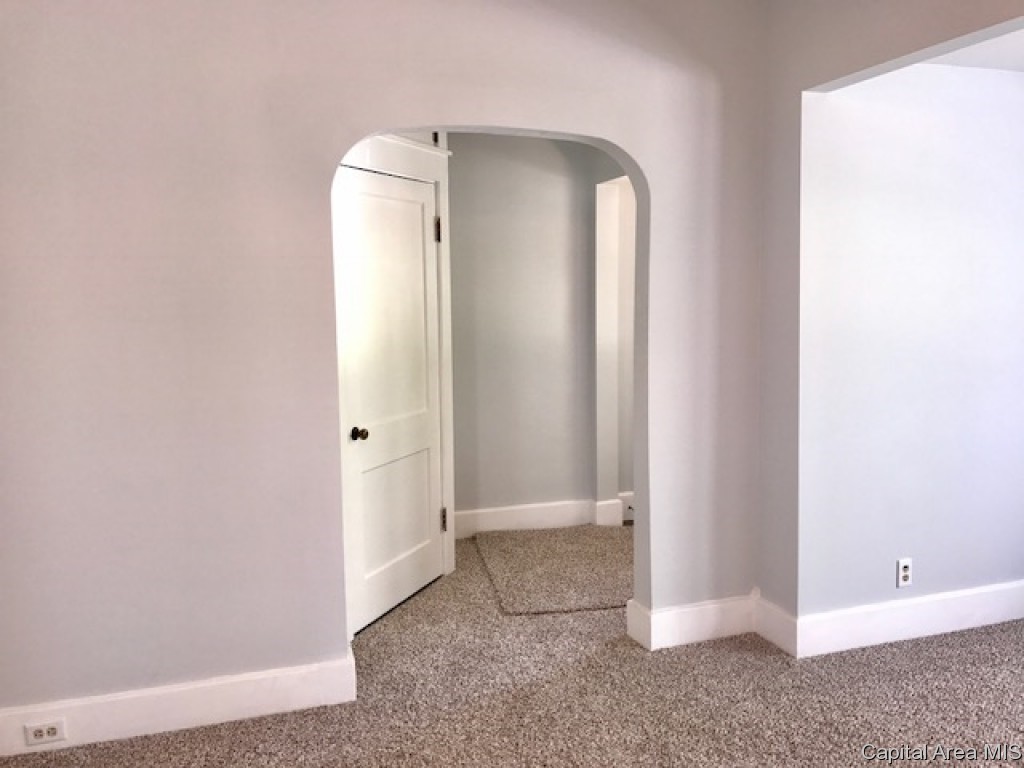 1611 West Governor Street Springfield, IL 62704 - Photo 5 of 16 Gallery Image 5