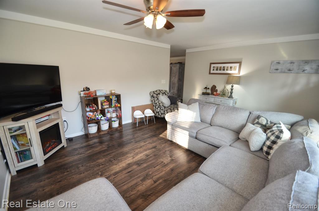 3300 Devondale Road Rochester Hills, MI 48309 - Photo 7 of 23