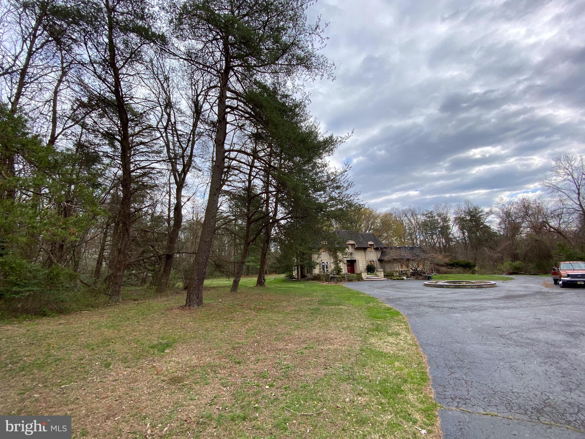 434 Greentree Road Sewell, NJ 08080 - Photo 12 of 19 LONG CIRCULAR DRIVE WAY