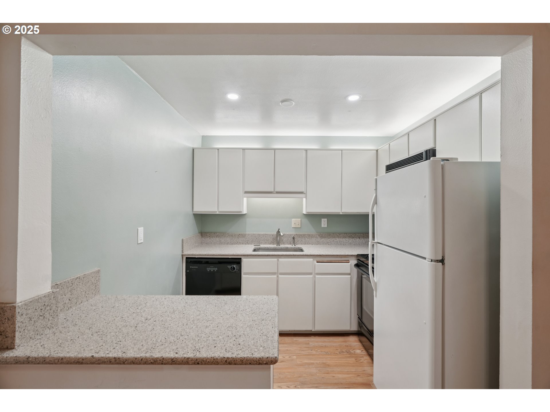 4460 Southwest Scholls Ferry Road, Unit 7A Portland, OR 97225 - Photo 23 of 48 Gallery Image 23