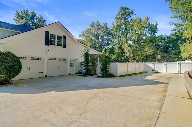 $680,000 | 141 Rolling Meadows Drive, Summerville, SC 29485