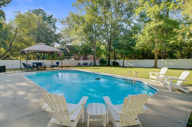 $680,000 | 141 Rolling Meadows Drive, Summerville, SC 29485