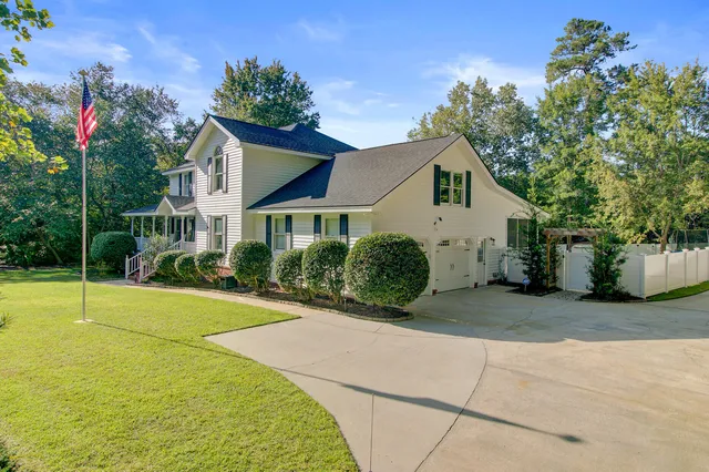 $680,000 | 141 Rolling Meadows Drive, Summerville, SC 29485