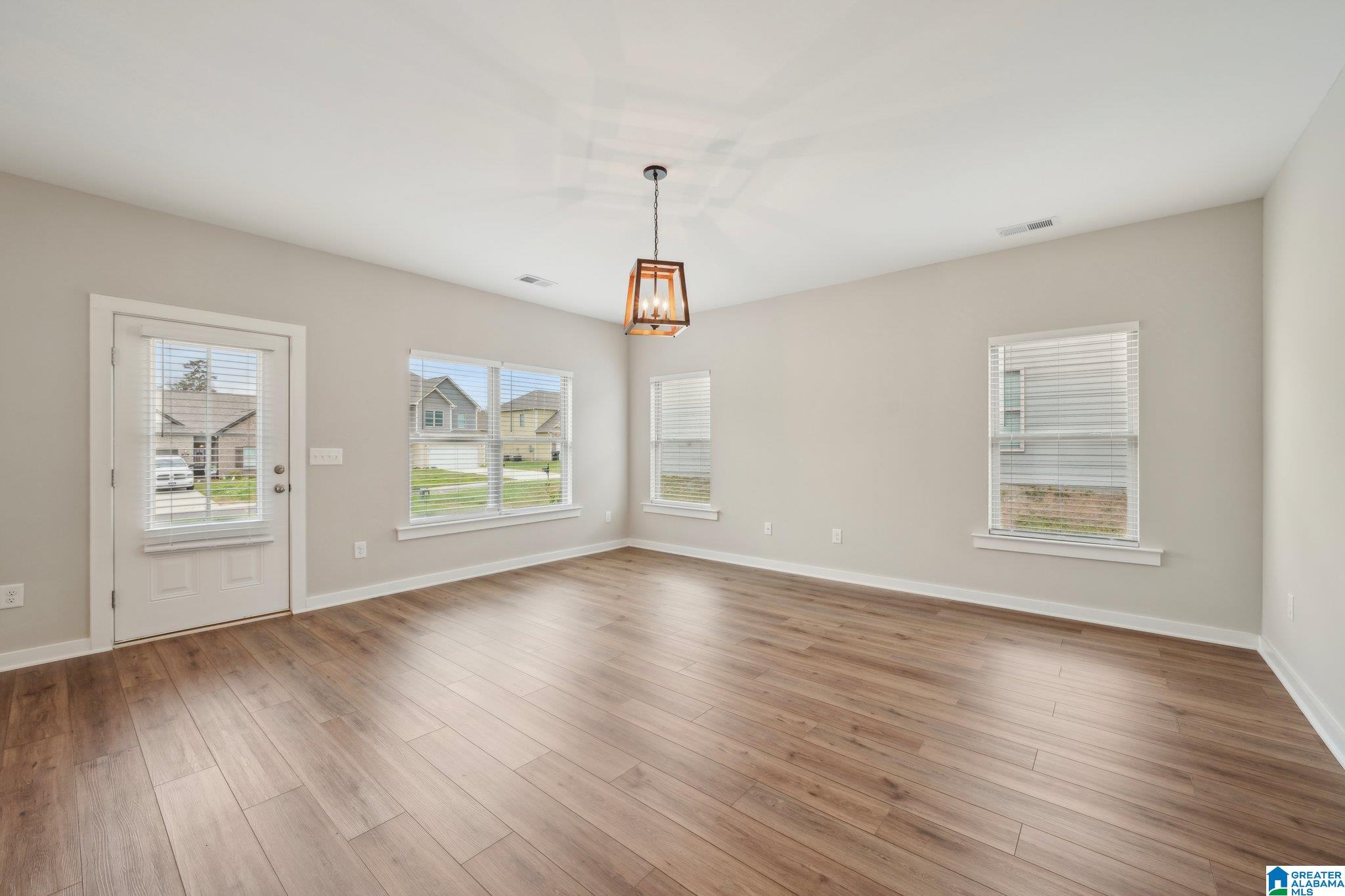 559 Troubadour Lane Jasper, AL 35501 - Photo 2 of 33