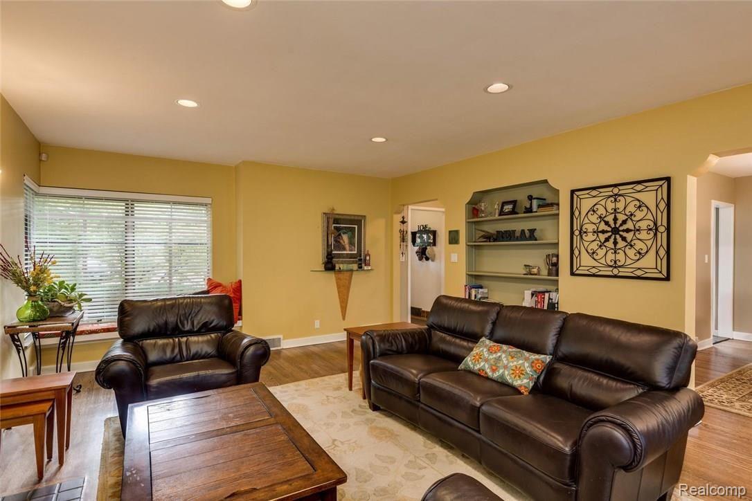 70 Cambridge Road Grosse Pointe, MI 48236 - Photo 7 of 29 70 Cambridge Grosse Pointe-large-003-26-70 Cambridge003FULL-1500x1000-72dpi.jpg