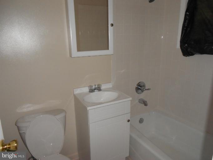 61 Ridge Road, Unit B Greenbelt, MD 20770 - Photo 9 of 20 Bath