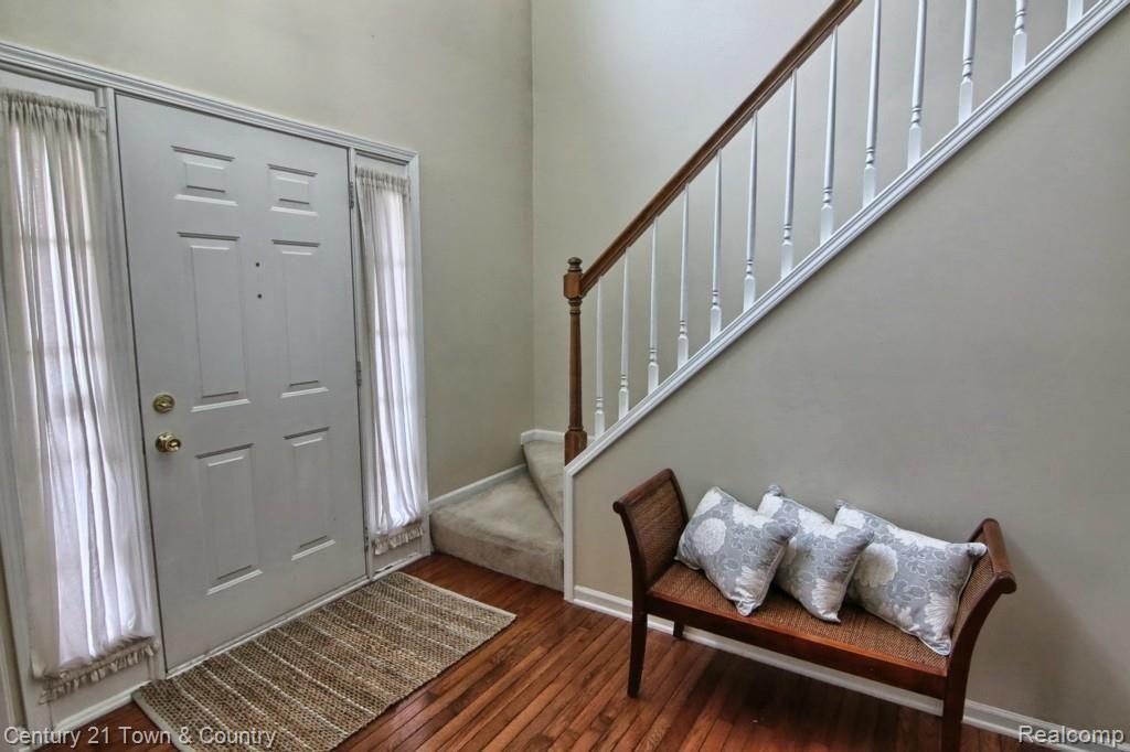 178 Grosvenor Drive Rochester Hills, MI 48307 - Photo 3 of 32