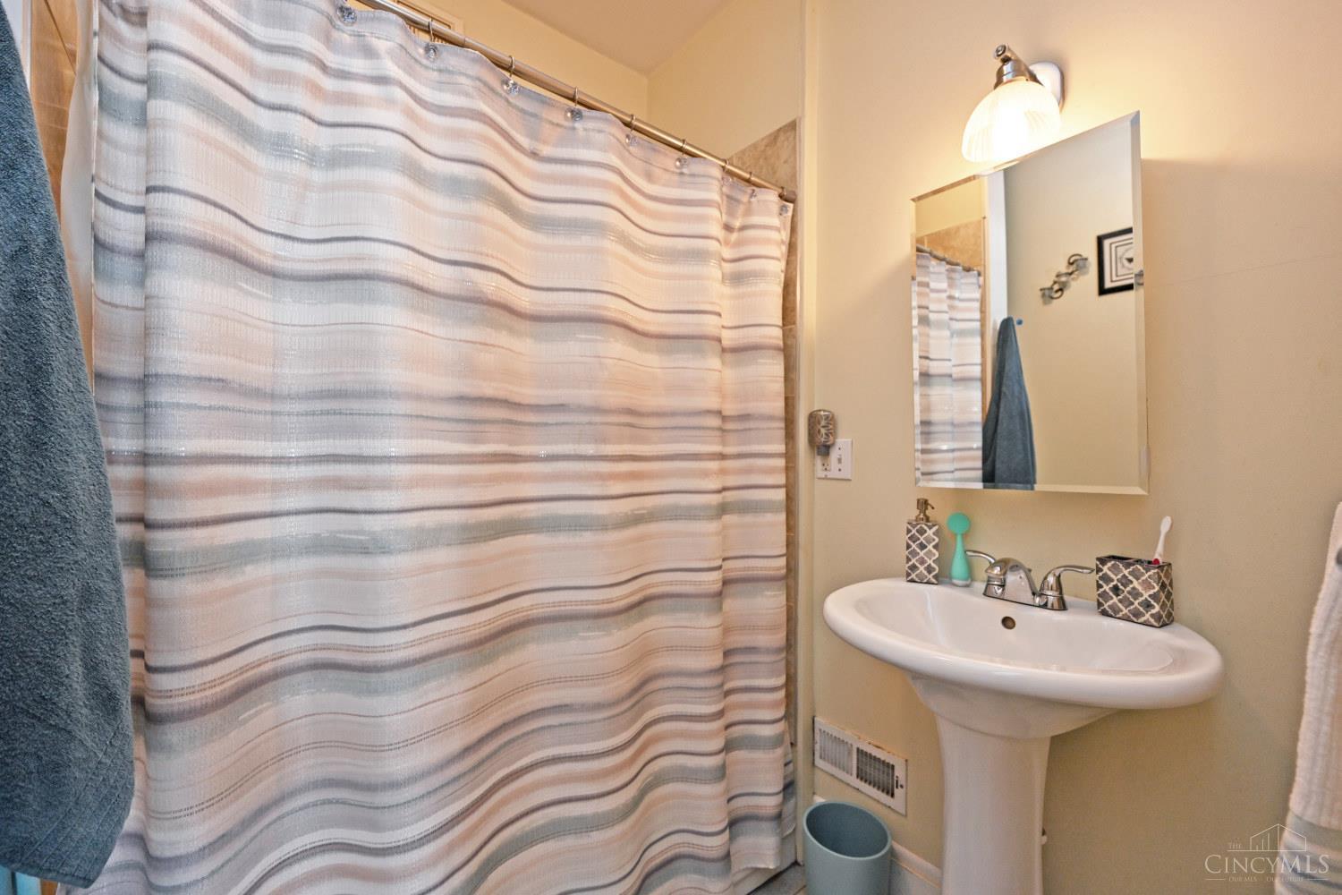 1520 William Howard Taft Road Cincinnati, OH 45206 - Photo 18 of 43