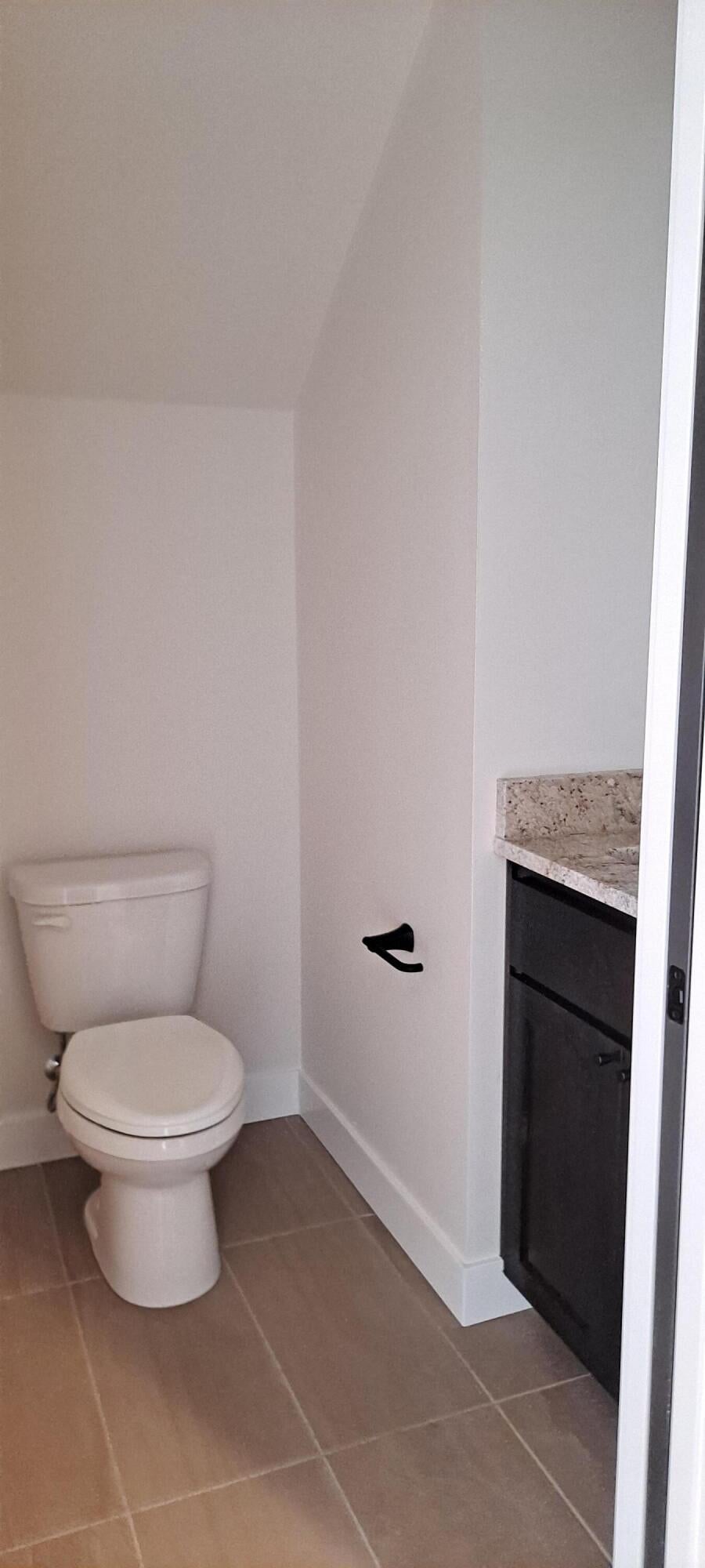 236 Samuel Lane Loop Road Phoenix, OR 97535 - Photo 30 of 30 Half bath with pocket door