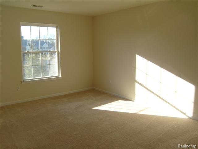 1108 Rial Lake Drive Howell, MI 48843 - Photo 18 of 19 1108 MSTR BDRM.JPG