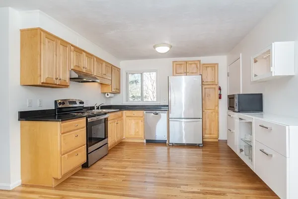 $2,400 | 32 Jacqueline Road, Unit E, Waltham, MA 02452