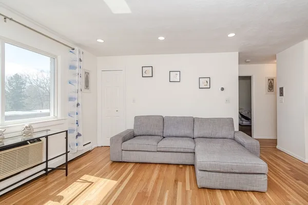 $2,400 | 32 Jacqueline Road, Unit E, Waltham, MA 02452