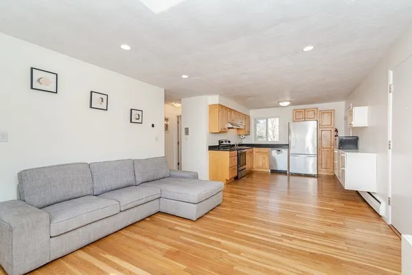$2,400 | 32 Jacqueline Road, Unit E, Waltham, MA 02452