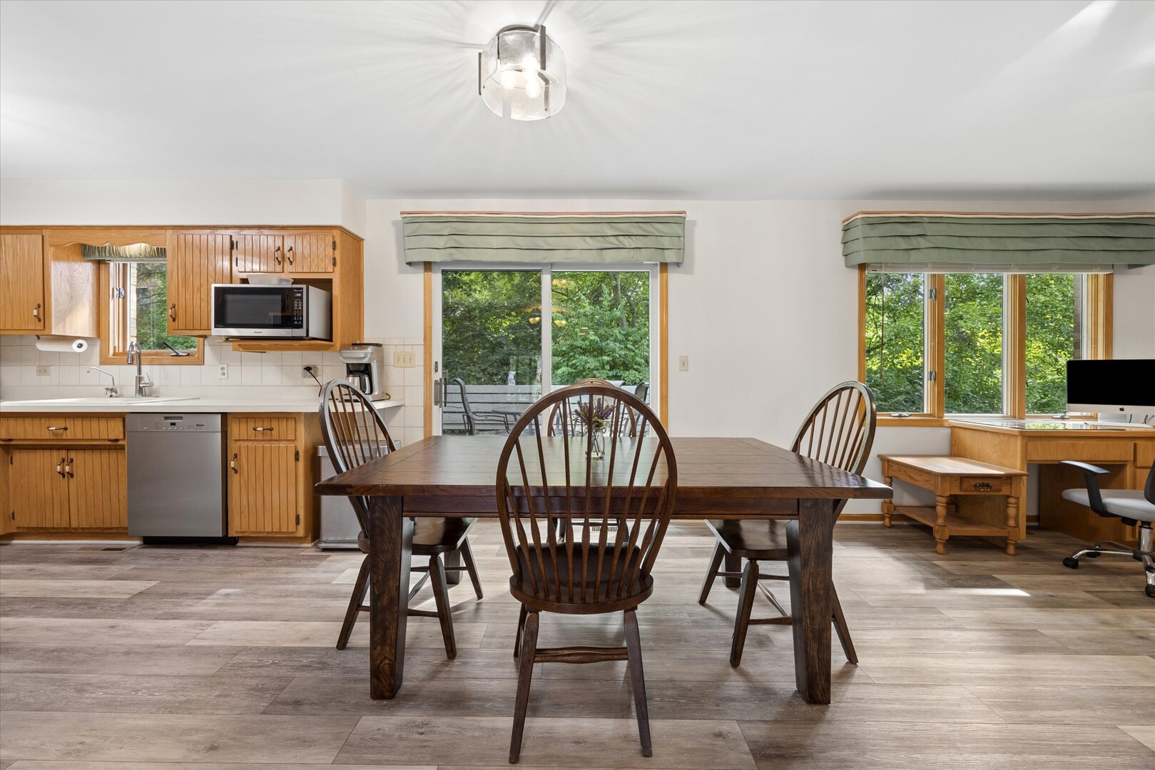 11131 Dineff Road Lemont, IL 60439 - Photo 8 of 37