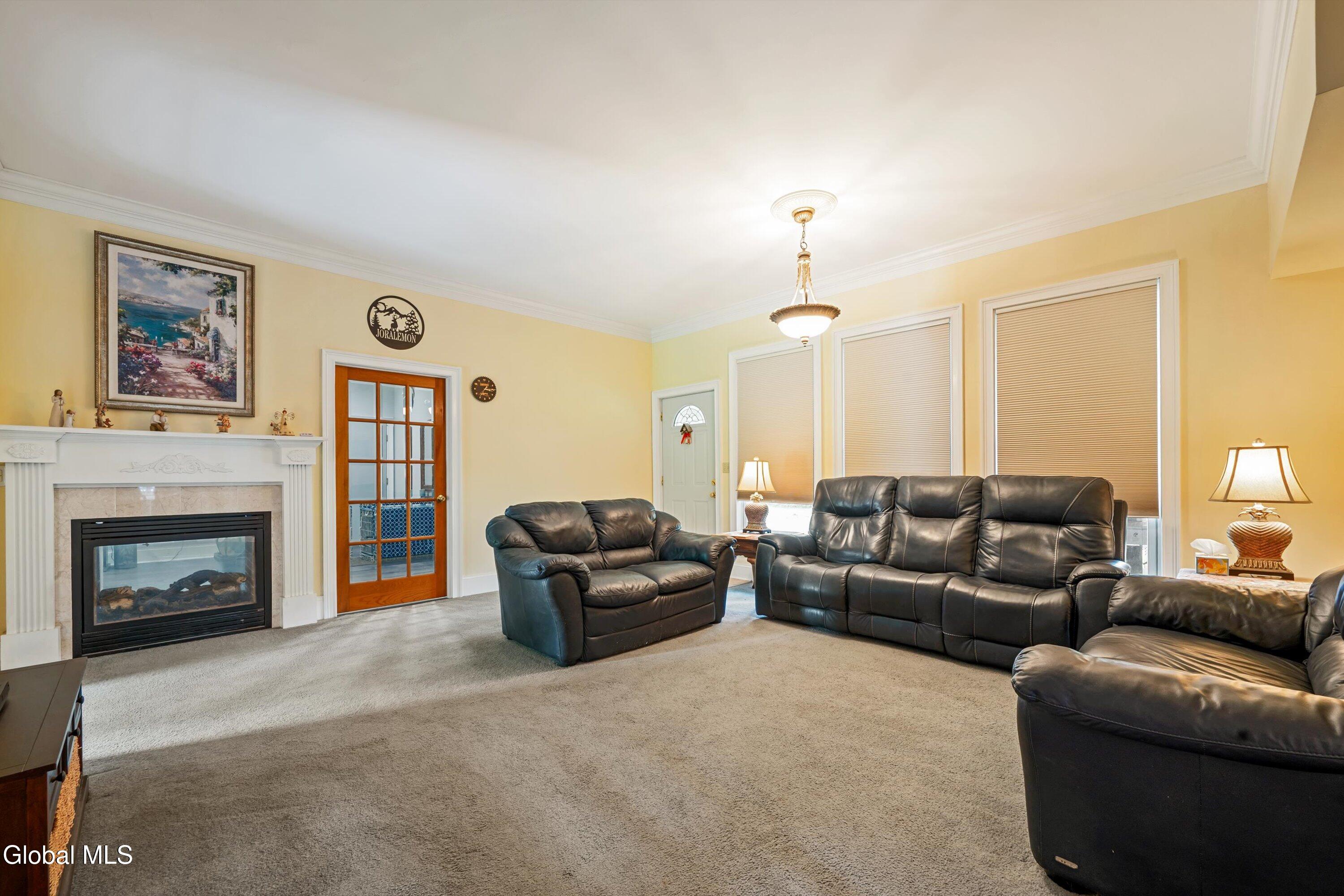 630 Lisha Kill Road Schenectady, NY 12309 - Photo 11 of 25 Family Room