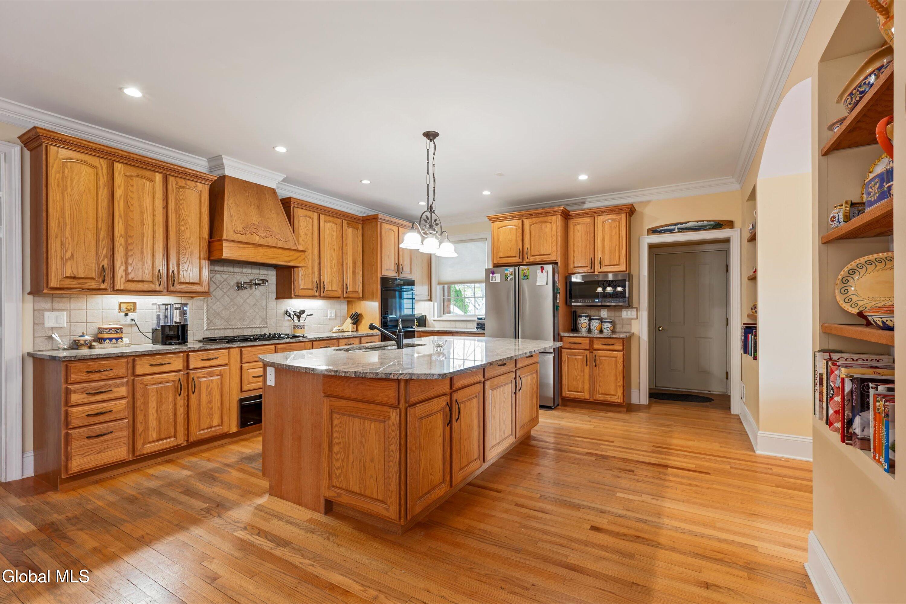 630 Lisha Kill Road Schenectady, NY 12309 - Photo 2 of 25 Kitchen