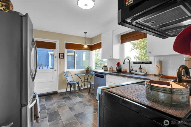 $1,100,000 | 19041 21st Avenue Northwest, Shoreline, WA 98177