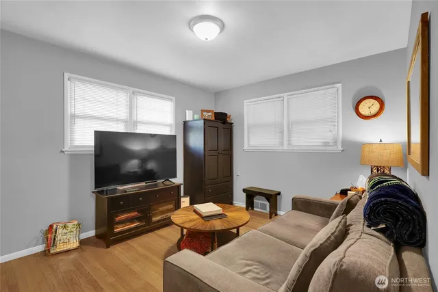 $1,100,000 | 19041 21st Avenue Northwest, Shoreline, WA 98177