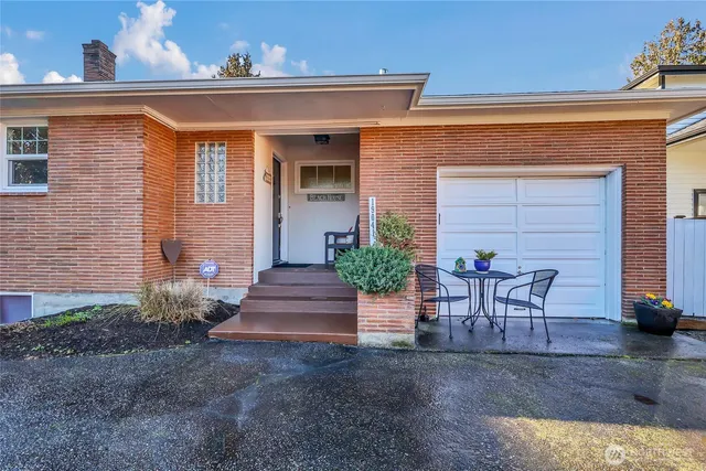 $1,100,000 | 19041 21st Avenue Northwest, Shoreline, WA 98177