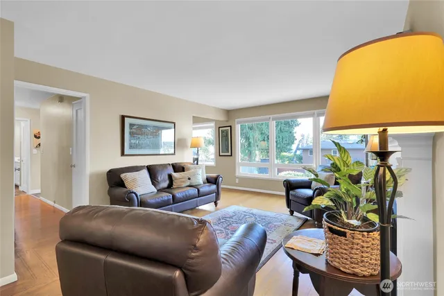 $1,100,000 | 19041 21st Avenue Northwest, Shoreline, WA 98177