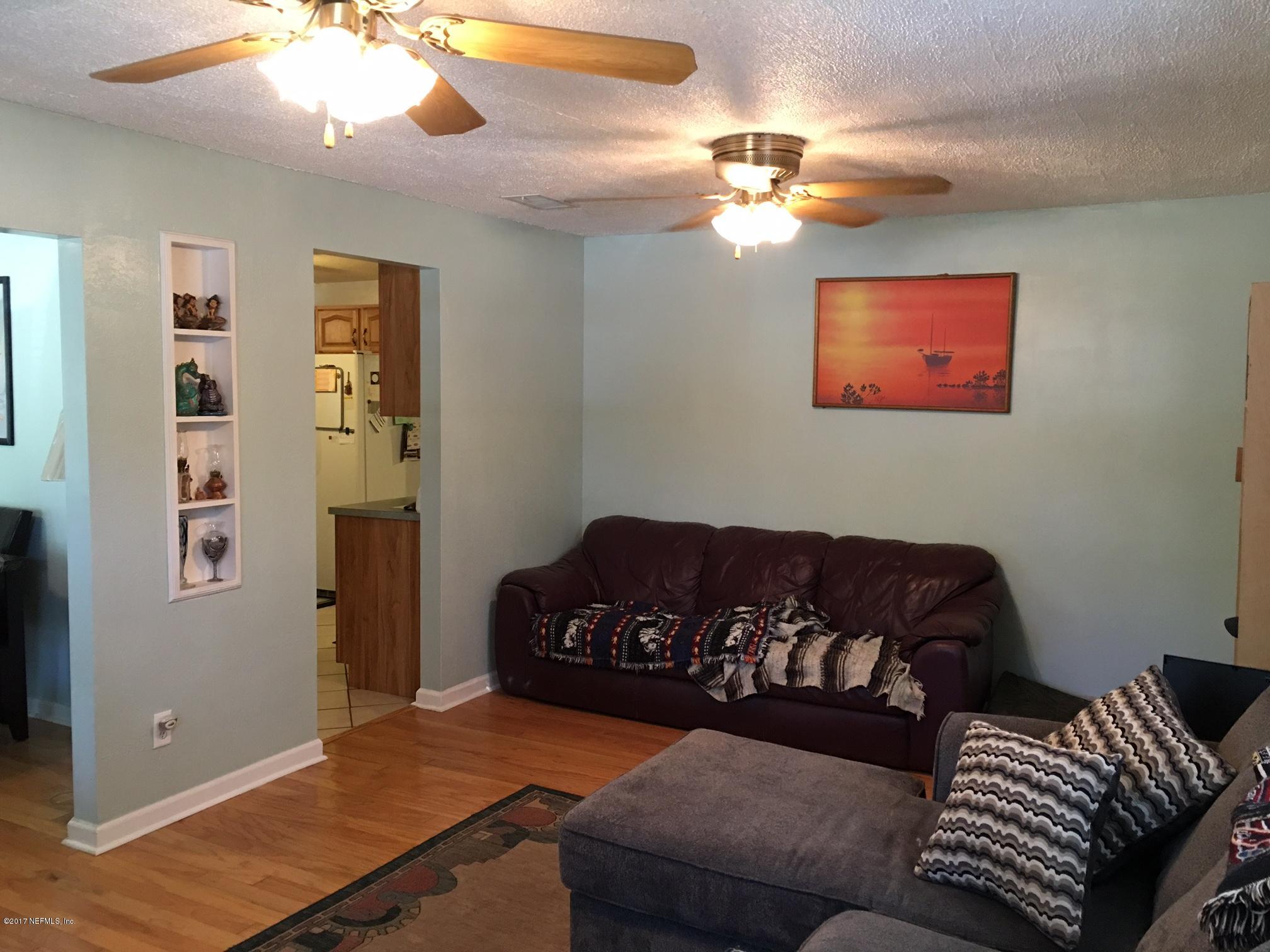 8166 Paschal Street Jacksonville, FL 32220 - Photo 11 of 39 Living room