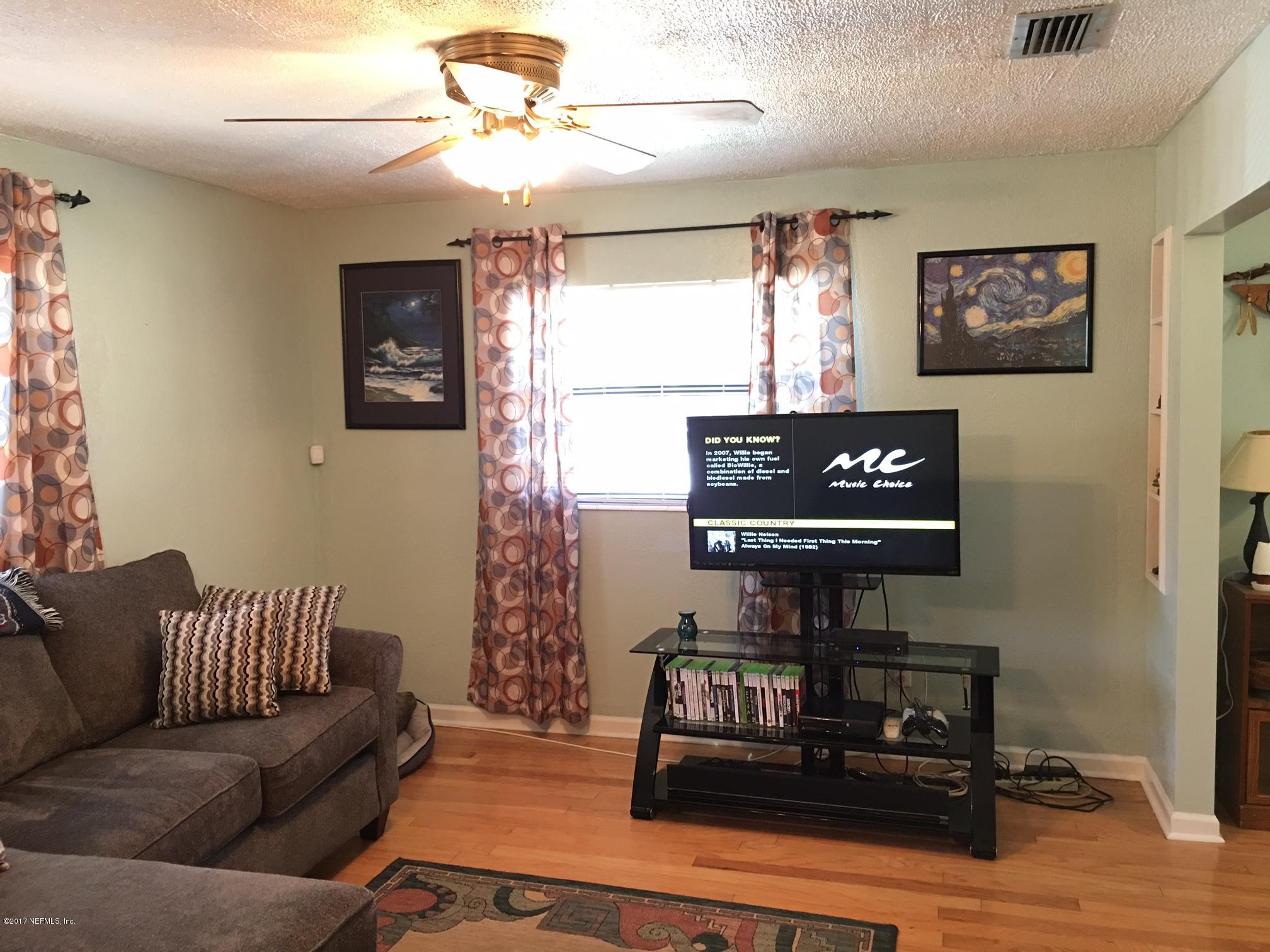 8166 Paschal Street Jacksonville, FL 32220 - Photo 12 of 39 Living room