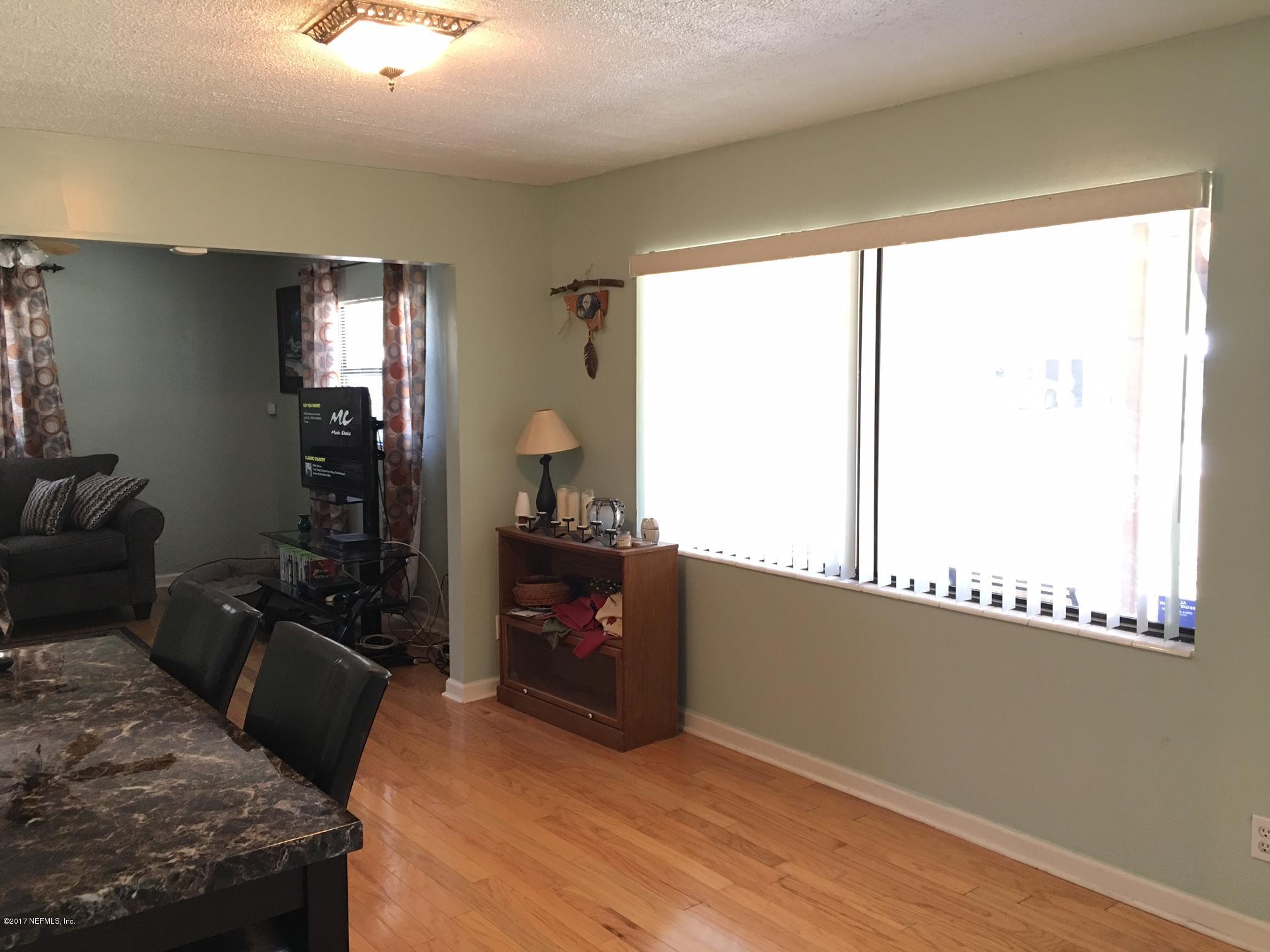 8166 Paschal Street Jacksonville, FL 32220 - Photo 10 of 39 Dining room