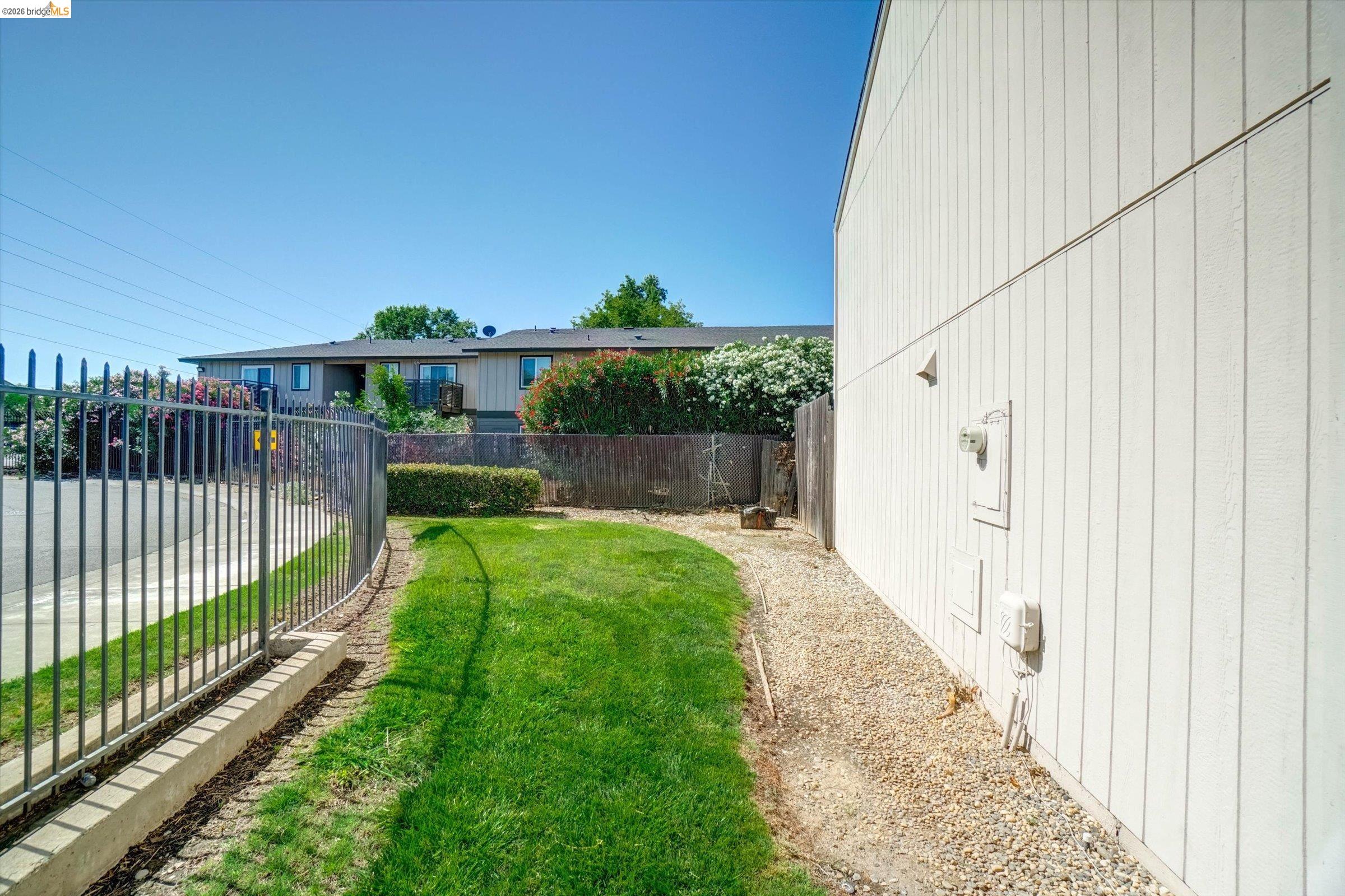 1351 Hood Road Sacramento, CA 95825 - Photo 3 of 36