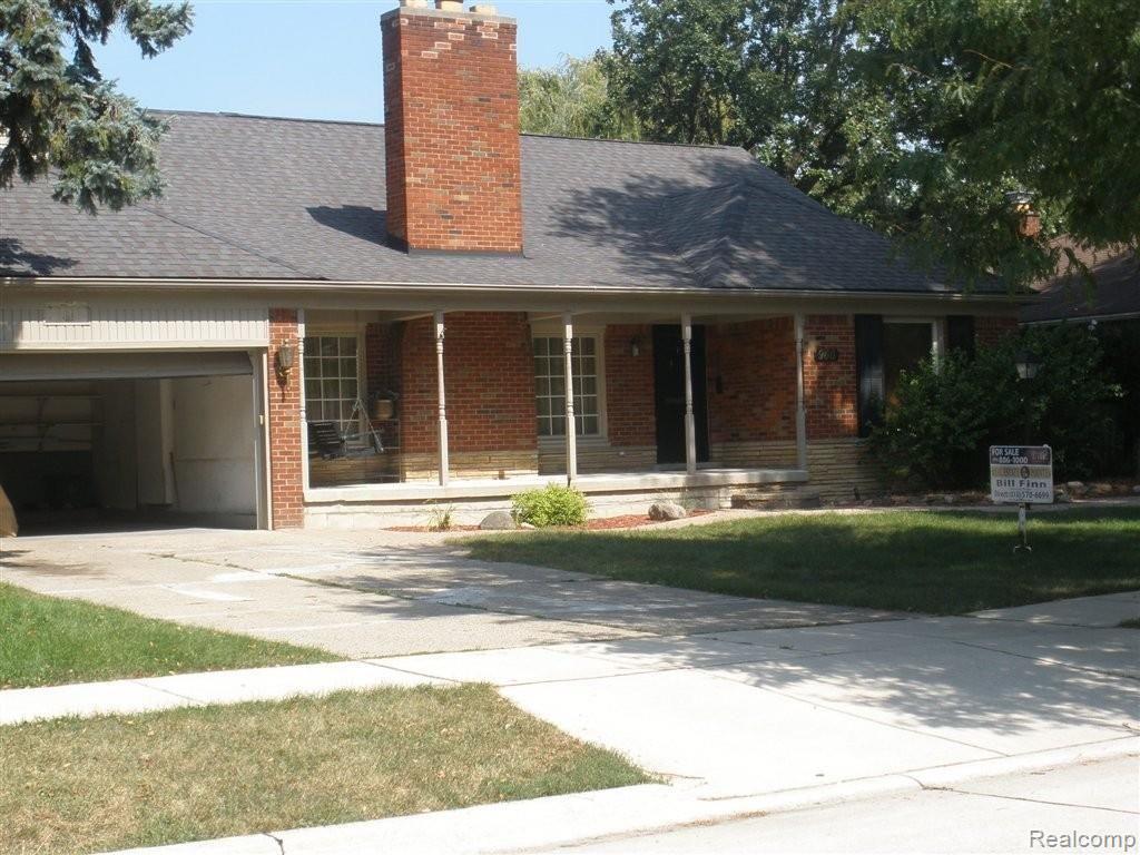 960 North Renaud Road Grosse Pointe, MI 48236 - Photo 1 of 10 P9110056.JPG