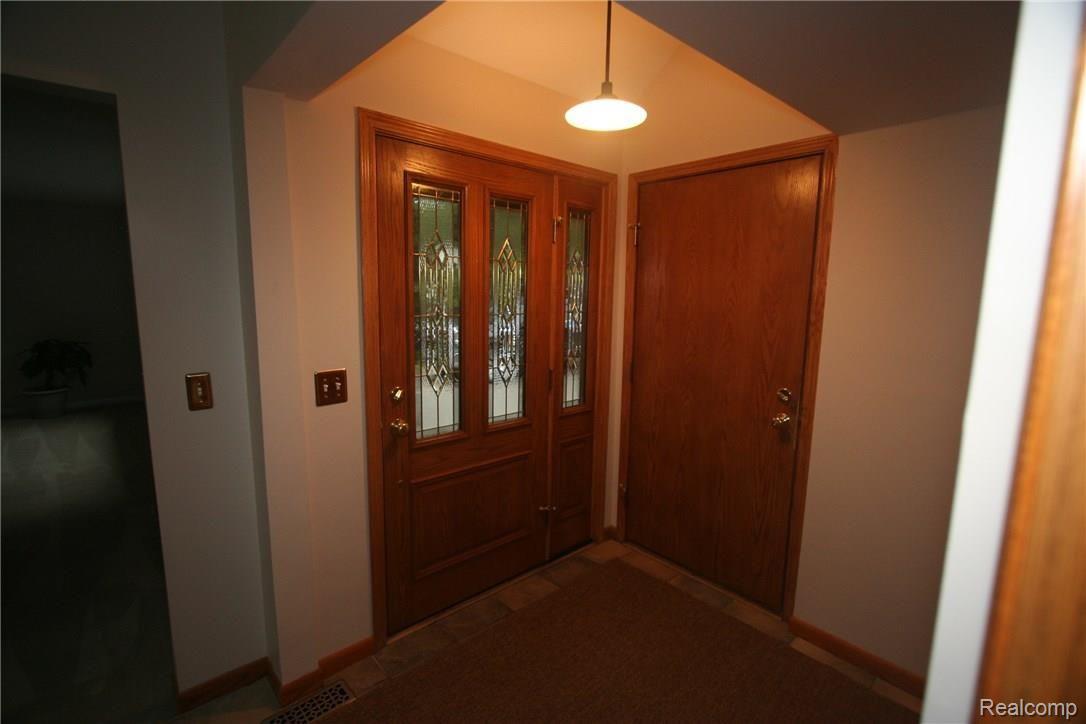 5193 King Road Howell, MI 48843 - Photo 2 of 25 Front Entry