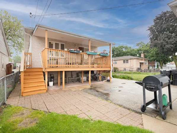 a view of a house with a outdoor space