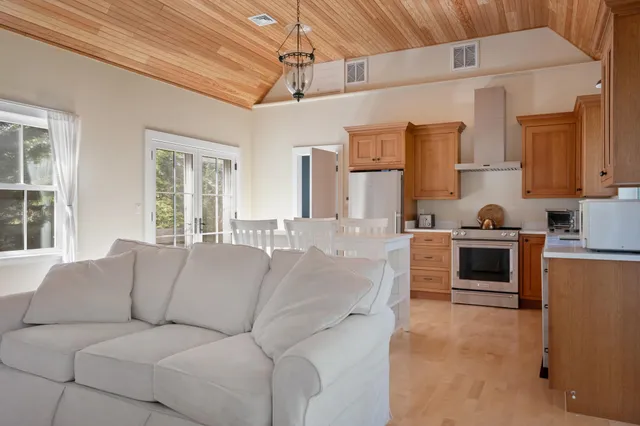 $2,495,000 | 16 Atlantic Avenue, Oak Bluffs, MA 02557