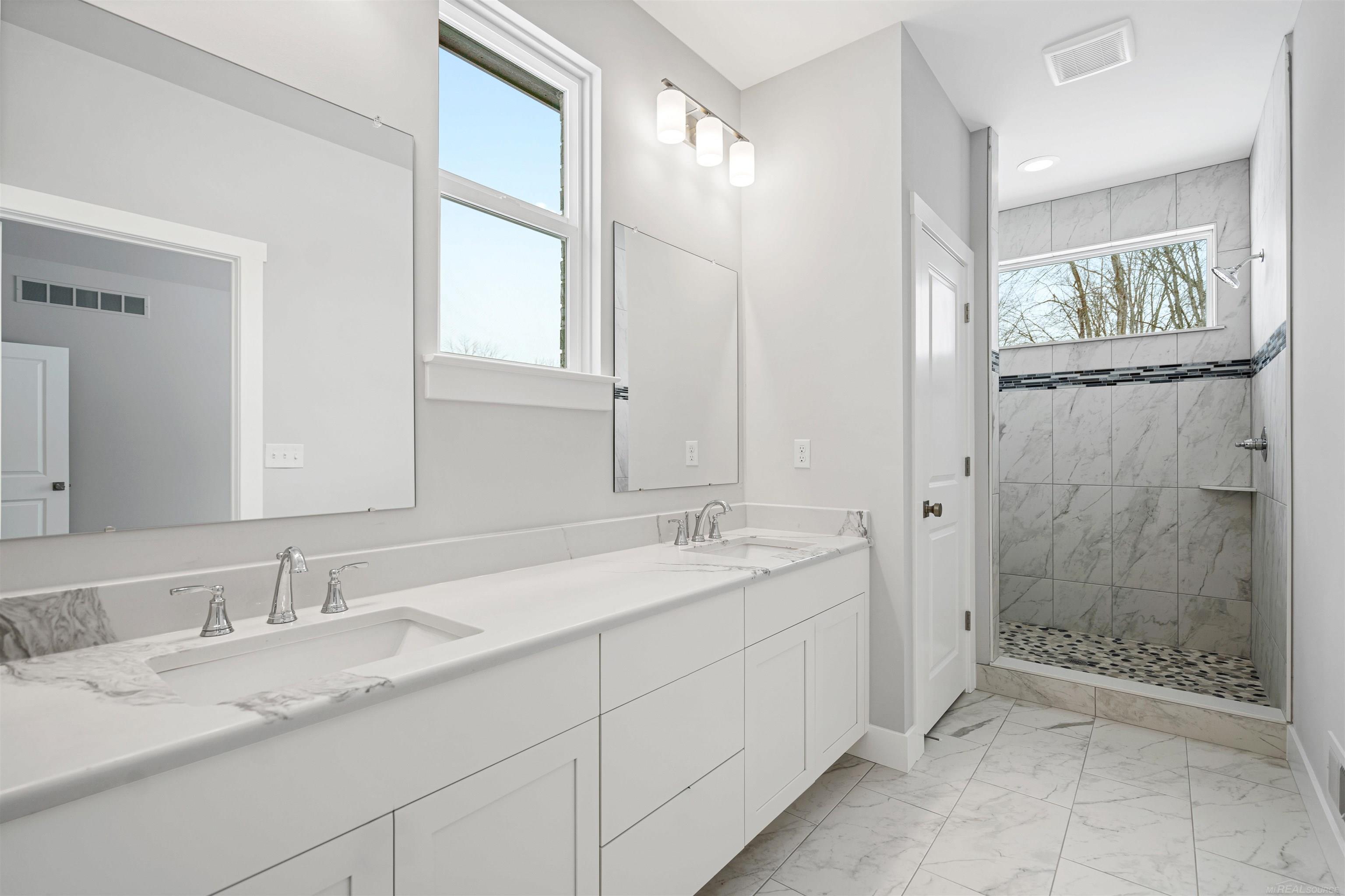 27650 Hagen Road New Baltimore, MI 48051 - Photo 26 of 40 Owner's Bath