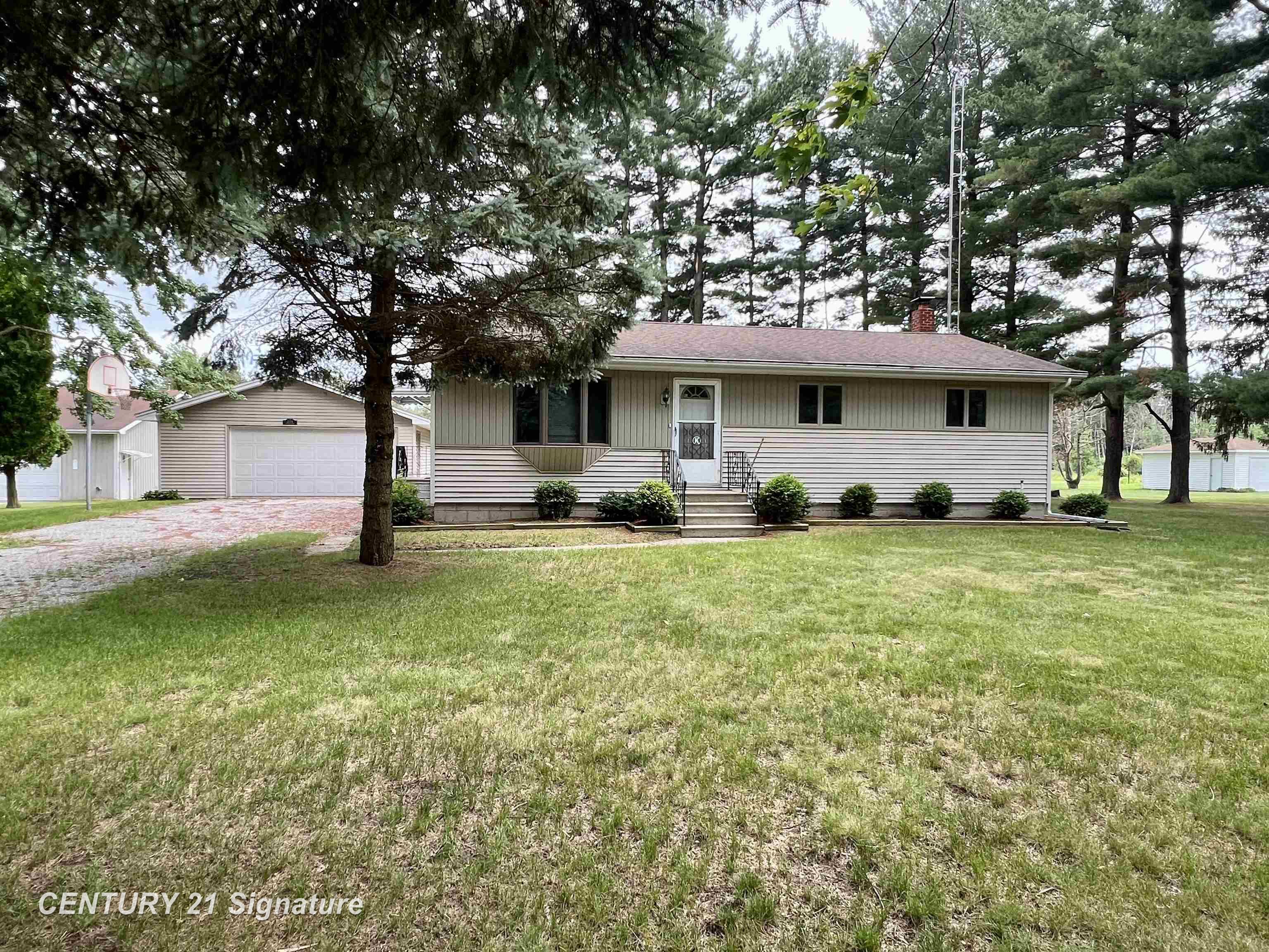 2134 Tittabawassee Road Hemlock, MI 48626 - Photo 1 of 30