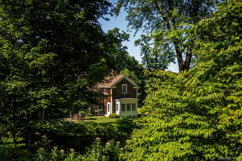 $1,895,000 | 425 Camby Road, Millbrook, NY 12545