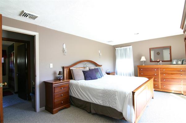 112 Hartwell Road Bedford, MA 01730 - Photo 8 of 20 Gallery Image 8