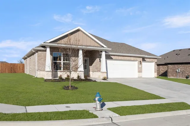 $345,990 | 218 Briarwood Drive, Nevada, TX 75173