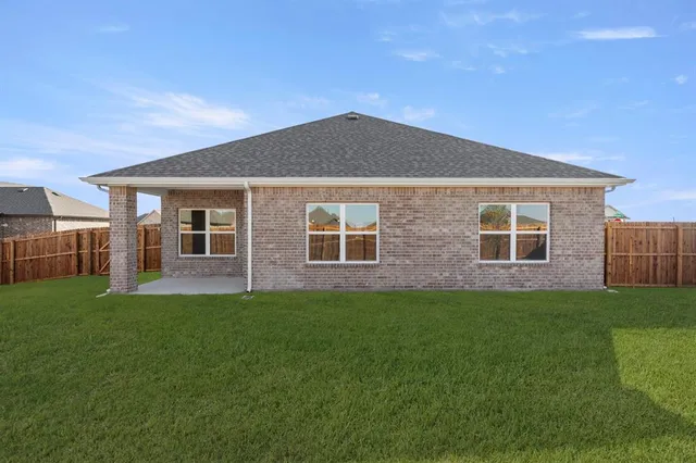 $345,990 | 218 Briarwood Drive, Nevada, TX 75173