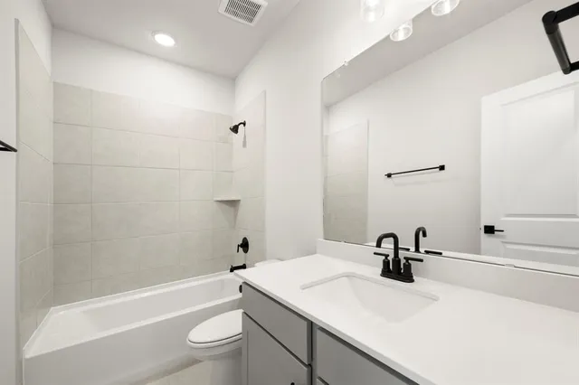 $345,990 | 218 Briarwood Drive, Nevada, TX 75173