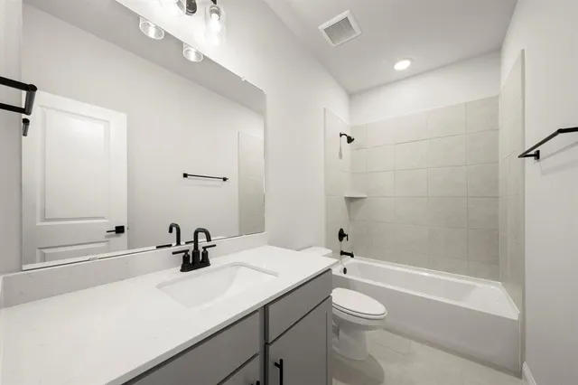 $345,990 | 218 Briarwood Drive, Nevada, TX 75173