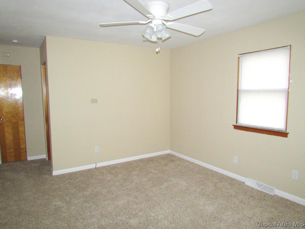 3002 Hoover Avenue Springfield, IL 62703 - Photo 3 of 10