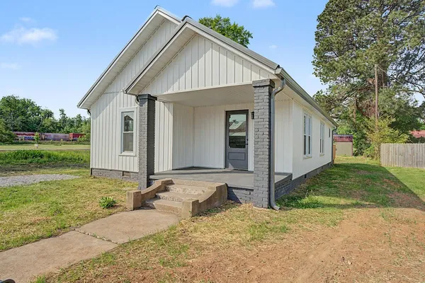 $219,900 | 219 Cherry Street, Guthrie, KY 42234